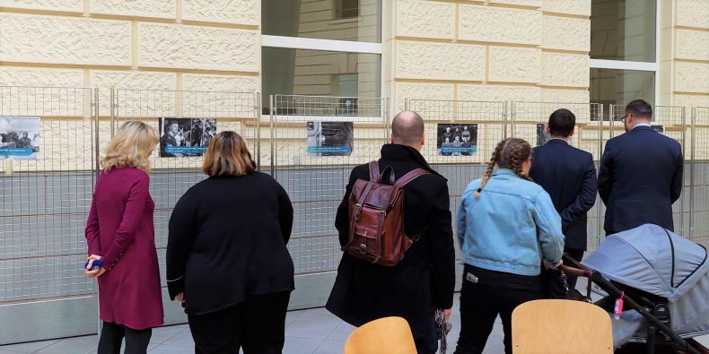 Výstavu v atriu fakulty sociálních studií si můžete prohlédnout po celý duben. 