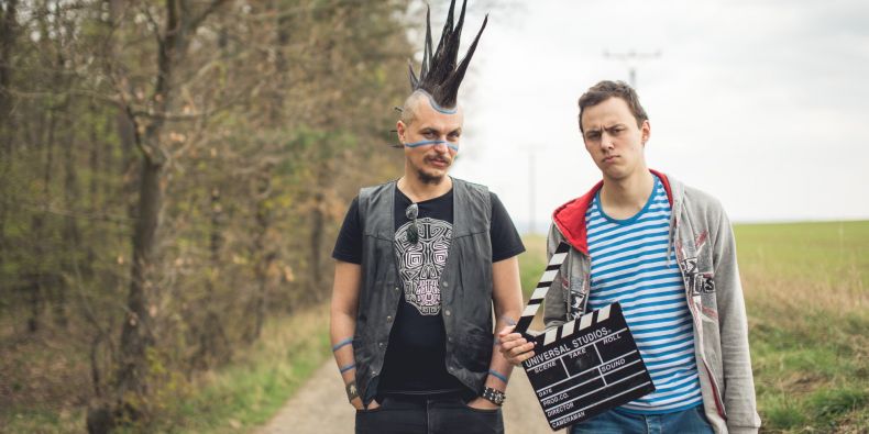 Z natáčení filozoficky laděné skeče Gin o tom, proč byste neměli chtít víc, než můžete dostat.