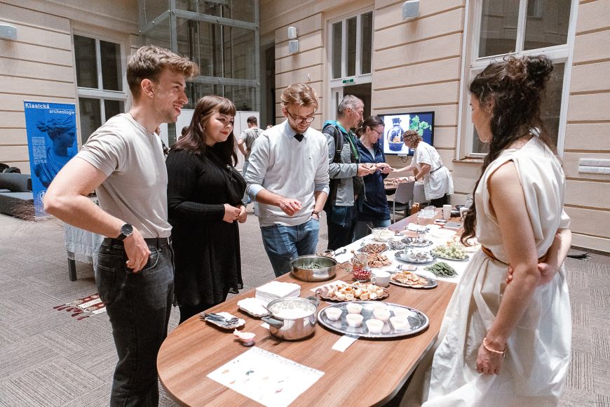 Foto: Evgeniia Tokmakova Zážitkový program Ústavu archeologie a muzeologie Filozofické fakulty MU, Brněnská muzejní noc 2024.