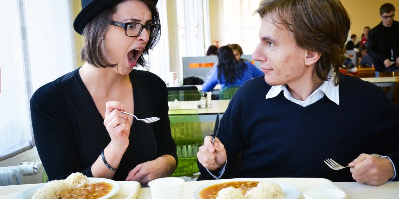 Jezení v menze je pořád poměrně dobrá a levná varianta.
