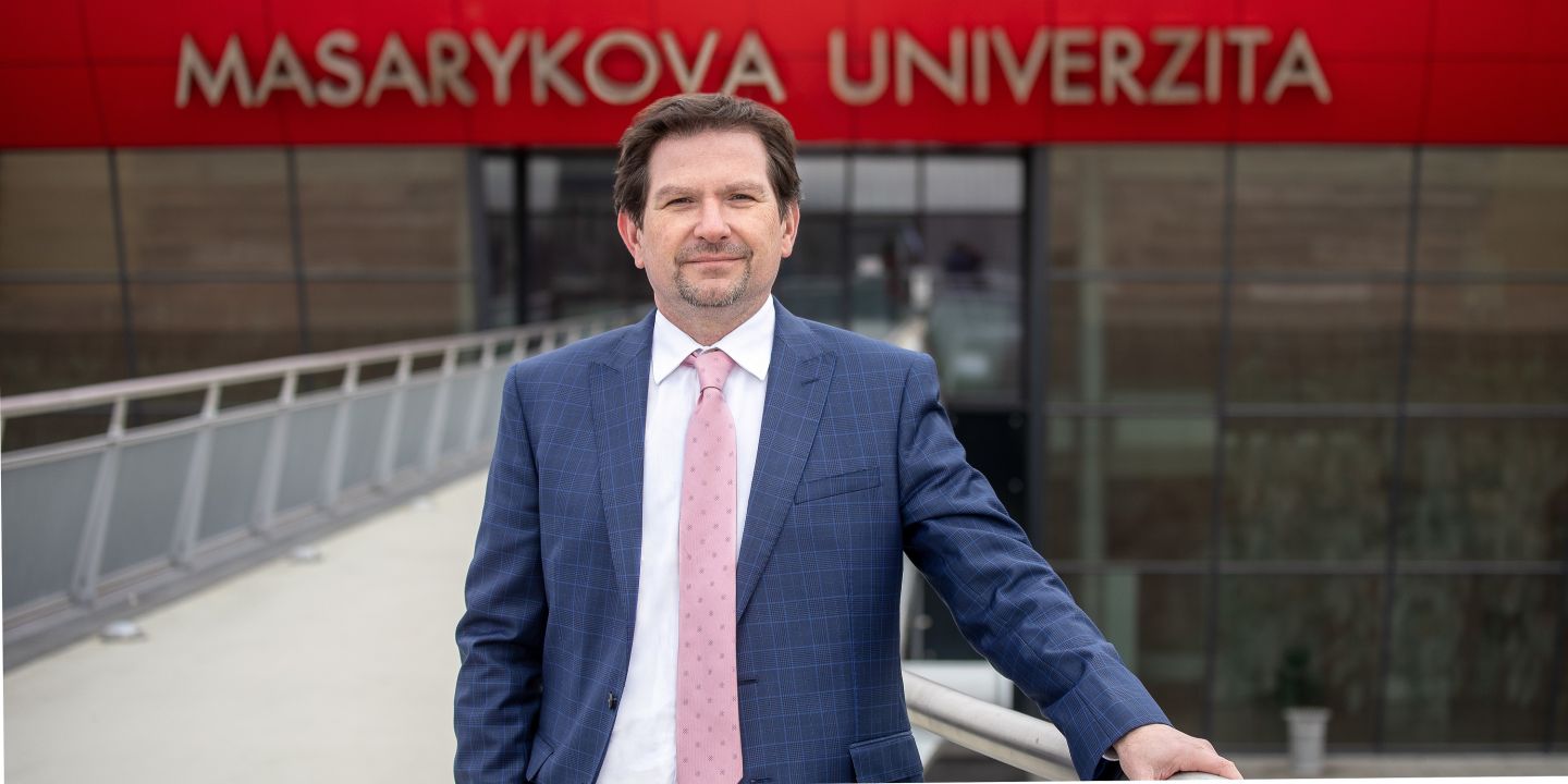 Martin Bareš povede Masarykovu univerzitu do konce srpna 2023.