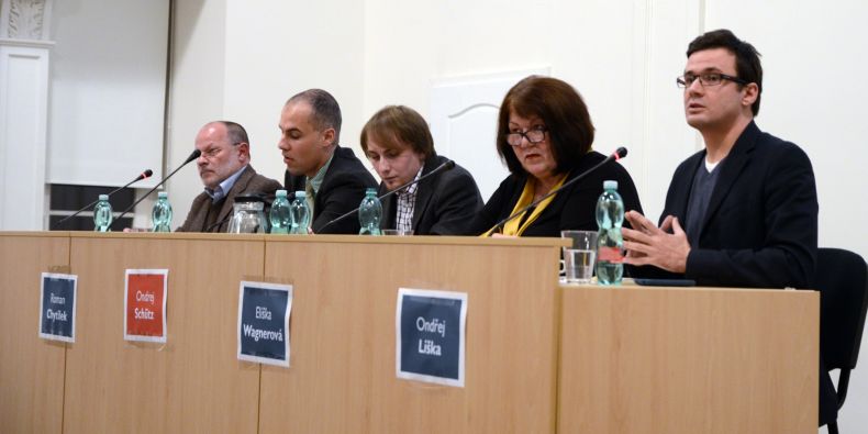 V debatě se utkali (zleva) zakladatel někdejšího Občanského fóra a politik Petr Havlík, politolog Roman Chytilek, senátorka Eliška Wagnerová a předseda Strany zelených Ondřej Liška.