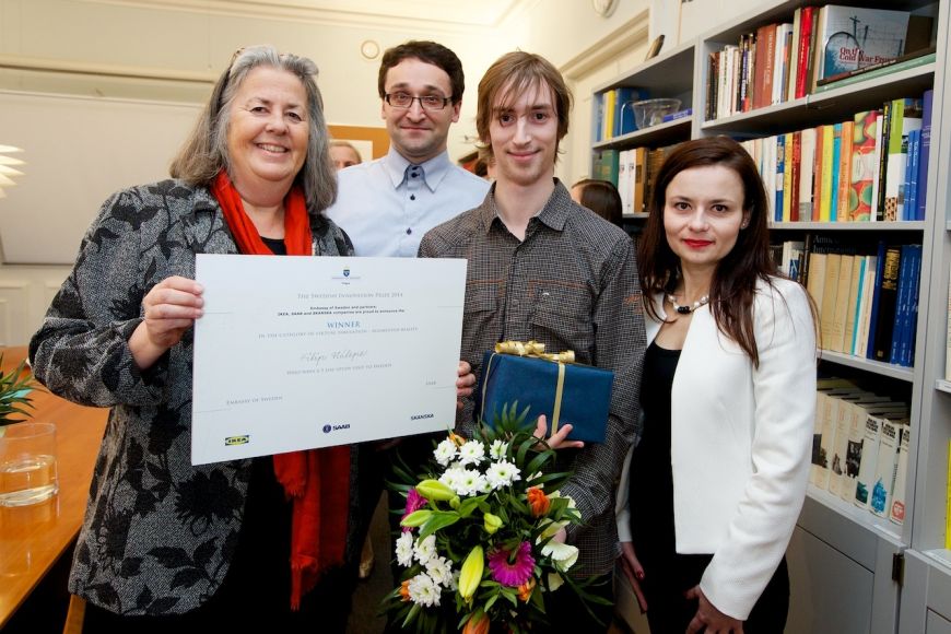 K výhře gratulovala Nálepovi i švédská velvyslankyně v Česku Annika Jagander (zcela vlevo).