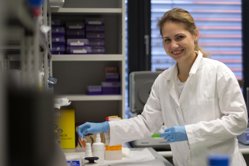 Gabriela Pavlasová vystudovala na Přírodovědecké fakultě MU obor molekulární biologie a genetika a v doktorském studiu pokračuje na Lékařské fakultě MU.