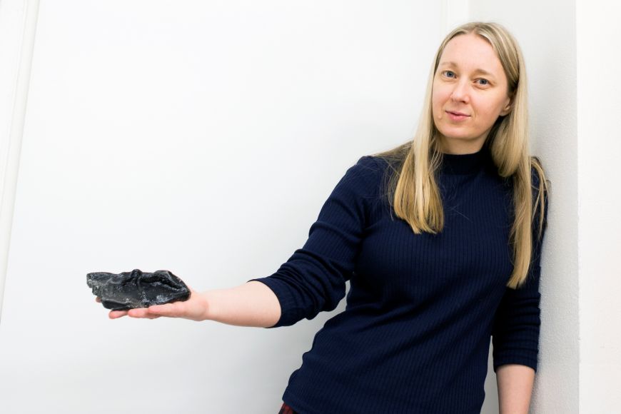 Antropoložka Petra Urbanová z Masarykovy univerzity s modelem Trenckova palce.