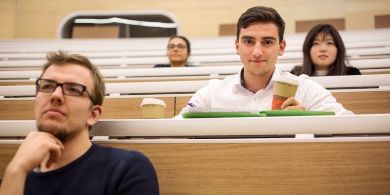 Uchazečů, kteří budou podávat přihlášky od listopadu a nastoupí příští rok v září, se změna dotkne nejvíc. Stávající studenti budou v naprosté většině případů pokračovat ve svých studijních plánech.