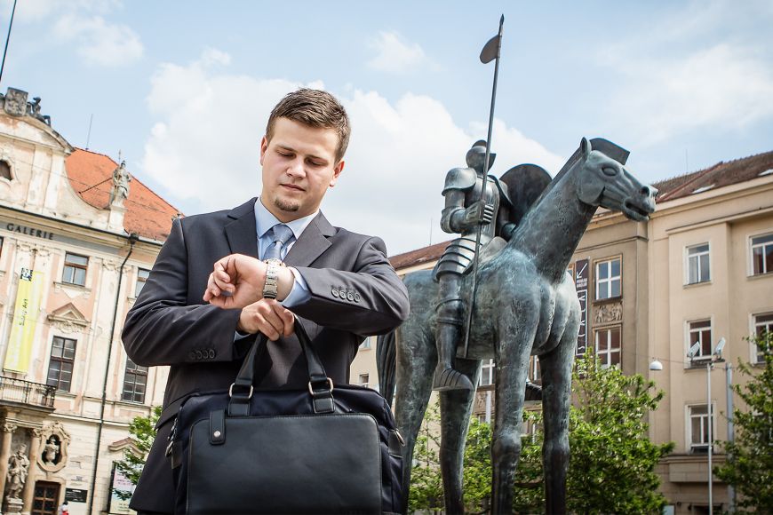 They tend to dress well, so you can usually tell them by their suits, and they often study at the Faculty of Economics and Administration or the Faculty of Law.