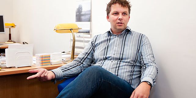 Nesmíme postupovat tak, že když člověk stárne, najdeme mu lehčí práci. Je ale třeba zajistit mu práci, při které bude maximálně produktivní, říká Novotný. Foto: Tomáš Muška.