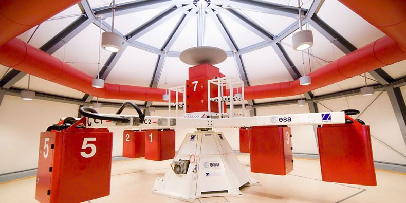 Studenti z MU provedou vědecký experiment ve výzkumném středisku ESA v Nizozemsku. Na velké centrifuze tam lze dosáhnout vysokého přetížení až 20 g. Foto: ESA.