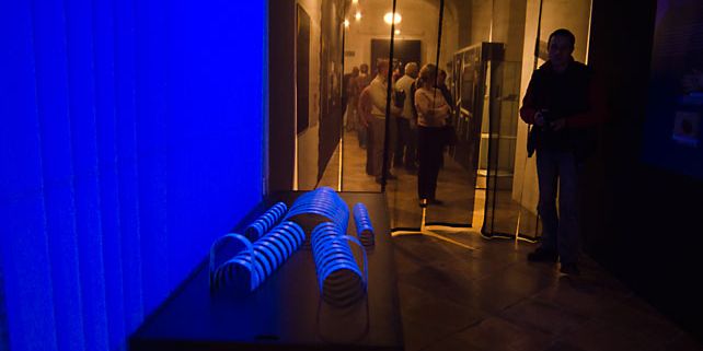 Symbolická pitevna na výstavě Stopa v Mendelově muzeu Masarykovy univerzity. Pitva stále patří mezi nejdůležitější kriminalistické metody. Foto: Martin Kopáček.
