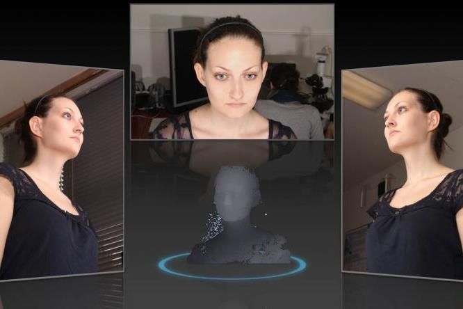 Přístroj snímá dobrovolníka ze tří stran. Z výsledků pak počítač vytvoří 3D model.