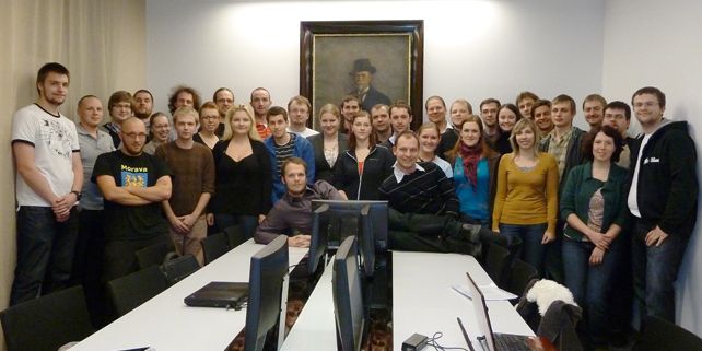 Na Masarykově univerzitě se včera u jednoho stolu mimořádně sešly desítky studentských senátorů šesti brněnských vysokých škol. Foto: SKAS MU.