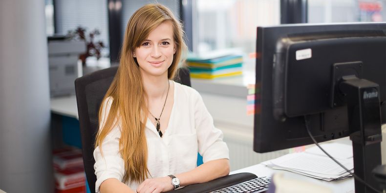 Referentka na fakultě sportovních studií Zora Poppová není tak úplně tradiční zaměstnankyní studijního oddělení, je totiž také ještě vysokoškolačka.