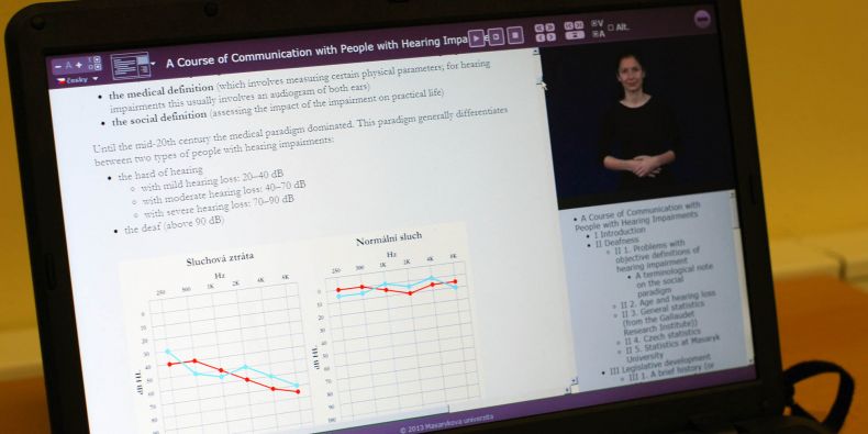 Technika umožňuje přístup ke studijním materiálům lidem s různými druhy postižení. Foto: Katarína Jablonská.