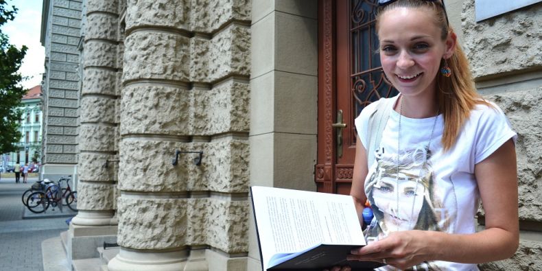 Po dvouleté pauze se Tereza vrátila zpátky na akademickou půdu, aby dotáhla do konce to, co začala. Foto: Veronika Tomanová.