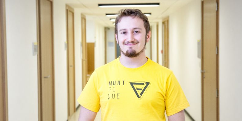 I když je David teprve v prvním ročníku bakalářského studia, už má celkem jasno v tom, čemu by se chtěl v budoucnu věnovat. Nejvíce ho oslovily databázové systémy, jejich vytváření, strukturování a třídění dat, kódování a šifrování.