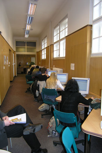 Studenti myšlenku propojení počítačových učeben MU vítají, zároveň by také ocenili i větší množství počítačů v učebnách.
