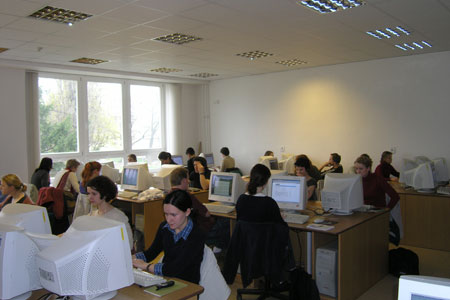 Díky projektu CPU budou mít studenti přístup k centrálně uloženým datům z jakékoliv učebny MU Díky projektu CPU budou mít studenti přístup k centrálně uloženým datům z jakékoliv učebny MU