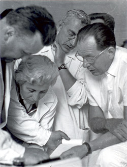 Význam profesora Navrátila připomněla konference konaná při příležitosti již zmíněného 50. výročí. Foto: Archiv MU. Význam profesora Navrátila připomněla konference konaná při příležitosti již zmíněného 50. výročí. Foto: Archiv MU.