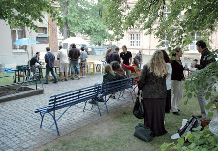 Na programu party bylo mimojiné vystoupení čtyř kapel, přehlídka studentských filmů, divadelní představení studentů JAMU. Foto: David Povolný. Na programu party bylo mimojiné vystoupení čtyř kapel, přehlídka studentských filmů, divadelní představení studentů JAMU. Foto: David Povolný.