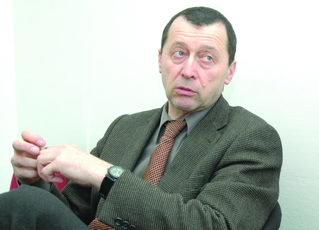 Prof. Václav Přenosil je členem Rady pro výzkum a vývoj, Rady resortu Ministerstva obrany pro obranný výzkum a působí rovněž jako zástupce České republiky v několika expertních panelech a komisích NATO. Foto: Ondřej Ženka. Prof. Václav Přenosil je členem Rady pro výzkum a vývoj, Rady resortu Ministerstva obrany pro obranný výzkum a působí rovněž jako zástupce České republiky v několika expertních panelech a komisích NATO. Foto: Ondřej Ženka.