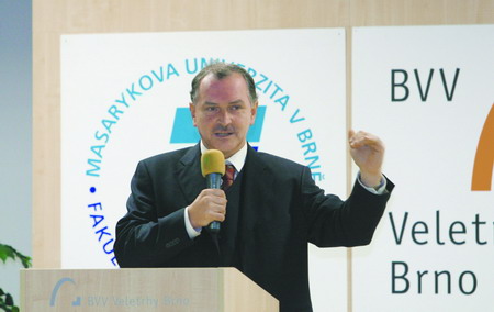 Účastníky konference pozdrail i hejtman Jihomoravského kraje Ing. Stanislav Juránek. Účastníky konference pozdrail i hejtman Jihomoravského kraje Ing. Stanislav Juránek.