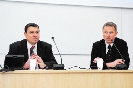 Jindřich Špinar a Jiří Vokurka předsedali první části lékařské konference. Foto: Pavla Ondrušková.