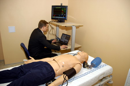 V Centru simulační medicíny je jeden dosud nejdokonalejší model člověka, řízený počítačem.