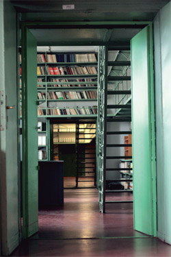 Celková kapacita uvolněných prostor pro Archiv Masarykovy univerzity v budově krajského úřadu je zhruba čtyři kilometry. Foto: Ivana Rusková.