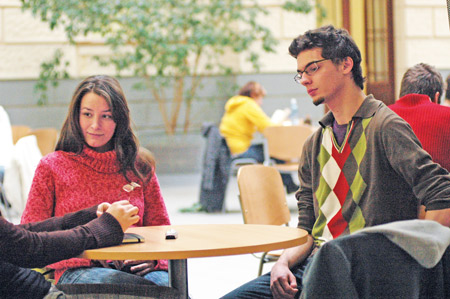 Tereza Režňáková a Peter Fronček, dva členové týmu studentů, kteří nyní spolupracují s Lidovými novinami. Foto: David Povolný. 