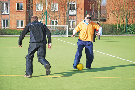 Za nejtěžší oba hráči shodně považují zvládnout vést a kontrolovat míč v pohybu. Foto: David Povolný.