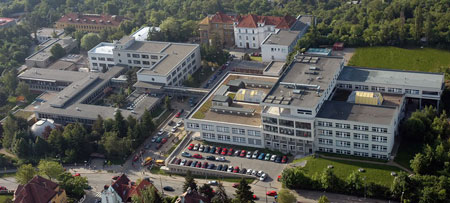 V době svého vzniku měl ústav jednu budovu. Dnes je mnohonásobně větší. Foto: Archiv MOÚ. V době svého vzniku měl ústav jednu budovu. Dnes je mnohonásobně větší. Foto: Archiv MOÚ.