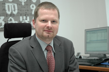 Prof. PhDr. Petr Fiala, Ph.D., vedoucí Institutu pro srovnávací politologický výzkum. Foto: Ondřej Ženka. 
