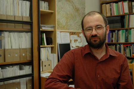 Hlavní řešitel výzkumného záměru doc. RNDr. Milan Chytrý, Ph.D., z Ústavu botaniky a zoologie PřF MU. Foto: Ondřej Ženka. 